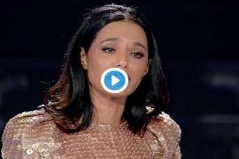 Non si chieda mai più a una donna stuprata come era vestita, il monologo di Rula Jebreal Non si chieda mai più a una donna stuprata come era vestita, il monologo di Rula Jebreal
