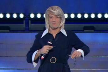 Sanremo, Fiorello versione Maria De Filippi. E Maria telefona... Sanremo, Fiorello versione Maria De Filippi. E Maria telefona...