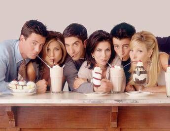 Friends ritorna? Matthew Perry manda i fans in tilt Friends ritorna? Matthew Perry manda i fans in tilt