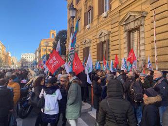 Lavoratori agenzie fiscali manifestano davanti al Mef