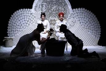 Alla Sala Umberto in scena 'Le allegre comari di Windsor' Alla Sala Umberto in scena 'Le allegre comari di Windsor'