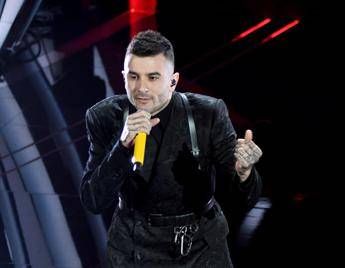 Sanremo, nella cover di Junior Cally spuntano le Sardine Sanremo, nella cover di Junior Cally spuntano le Sardine