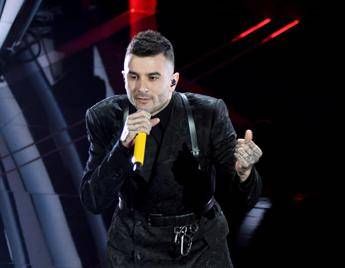 Sanremo, nella cover di Junior Cally spuntano le Sardine