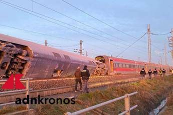 Lodi Treno Deraglia 2 Morti E 31 Feriti