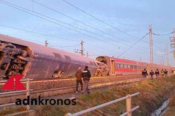 Lodi, treno deraglia: 2 morti e diversi feriti/FOTO