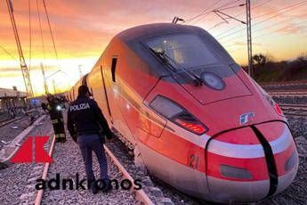 Treno deragliato, Fs: Massimo supporto a tutte persone coinvolte Treno deragliato, Fs: Massimo supporto a tutte persone coinvolte