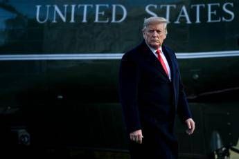 Coronavirus, Trump: Molti con sintomi lievi potranno continuare a lavorare Coronavirus, Trump: Molti con sintomi lievi potranno continuare a lavorare