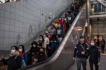 Virus, Hong Kong: caccia a due persone fuggite da quarantena Virus, Hong Kong: caccia a due persone fuggite da quarantena