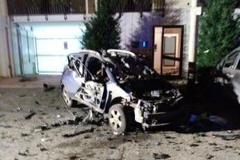 Bari, bomba contro auto carabiniere Bari, bomba contro auto carabiniere