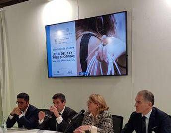 Federturismo, tax free shopping cresce a doppia cifra Federturismo, tax free shopping cresce a doppia cifra