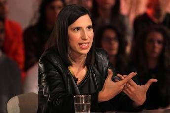 Elly Schlein: Sto con una ragazza e sono felice Elly Schlein: Sto con una ragazza e sono felice