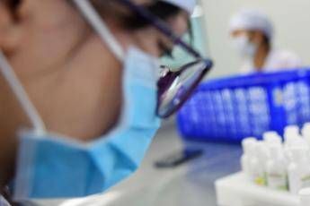 Coronavirus, mascherine e occhiali per visite oculistiche Coronavirus, mascherine e occhiali per visite oculistiche