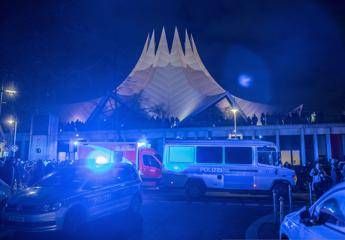 Berlino, sparatoria al Tempodrom: un morto e diversi feriti Berlino, sparatoria al Tempodrom: un morto e diversi feriti