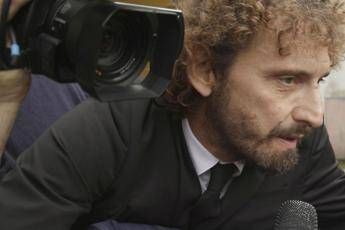 Inviato delle Iene Filippo Roma insultato da attivisti M5S Inviato delle Iene Filippo Roma insultato da attivisti M5S