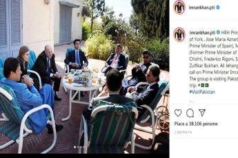 Pakistan, foto con Renzi per il premier: In gita sulla neve Pakistan, foto con Renzi per il premier: In gita sulla neve
