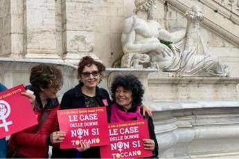 Roma, Nicoletta Braschi in piazza per la Casa delle Donne Roma, Nicoletta Braschi in piazza per la Casa delle Donne