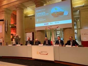Cuzzilla: 'Serve politica industriale, defiscalizzare per chi investe' Cuzzilla: 'Serve politica industriale, defiscalizzare per chi investe'