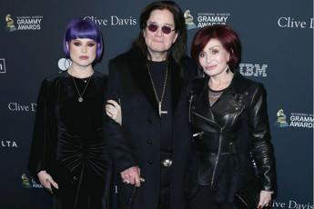 Ozzy Osbourne lotta contro il Parkinson, cancellato tour Usa