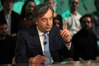 Coronavirus, Burioni: Riaprire a breve? Irrealistico Coronavirus, Burioni: Riaprire a breve? Irrealistico