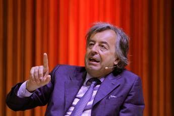 Burioni: Virus è lì, narrazioni tranquillizzanti non servono Burioni: Virus è lì, narrazioni tranquillizzanti non servono