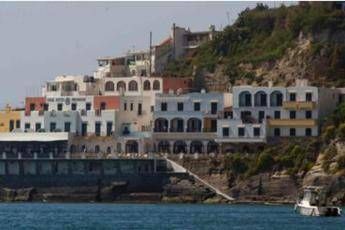 Coronavirus, Ischia vieta sbarchi a turisti lombardi e veneti Coronavirus, Ischia vieta sbarchi a turisti lombardi e veneti