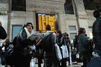 Coronavirus, treni in tilt tra ritardi e sospensioni Coronavirus, treni in tilt tra ritardi e sospensioni