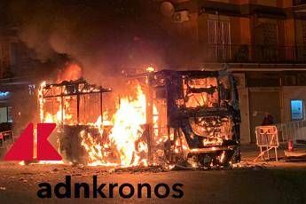 Roma, bus in fiamme al Portuense /Video Roma, bus in fiamme al Portuense /Video