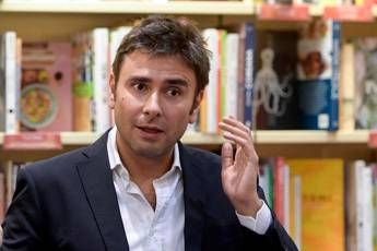 Di Battista: Stato pensi anche a lavoratori in nero Di Battista: Stato pensi anche a lavoratori in nero
