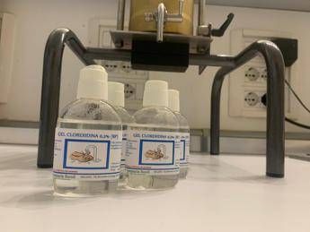 Arrivano i gel mani made in farmacia, ma domanda supera offerta Arrivano i gel mani made in farmacia, ma domanda supera offerta