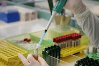 Coronavirus, scienziati cinesi isolano anticorpi 'molto efficaci'