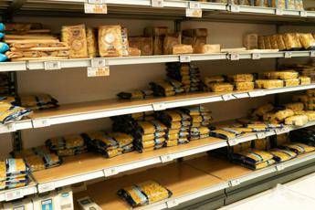 Coronavirus, Germania senza pasta fa spesa in Italia: treni speciali per le scorte Coronavirus, Germania senza pasta fa spesa in Italia: treni speciali per le scorte