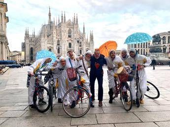 Coronavirus Milano, i clown in campo: L'antivirus? E' l'ironia Coronavirus Milano, i clown in campo: L'antivirus? E' l'ironia