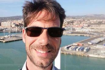 Coronavirus, passeggero bloccato a Civitavecchia: Imbottiglio candeggina, vendite +40% Coronavirus, passeggero bloccato a Civitavecchia: Imbottiglio candeggina, vendite +40%