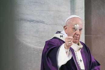 Papa Francesco rinvia udienze di oggi Papa Francesco rinvia udienze di oggi