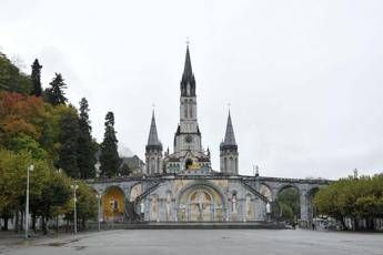 Coronavirus, santuario di Lourdes chiude piscine Coronavirus, santuario di Lourdes chiude piscine