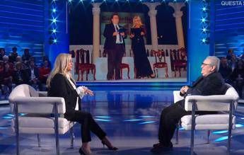 Mara Venier commossa con Vincenzo Mollica: Hai creduto in me Mara Venier commossa con Vincenzo Mollica: Hai creduto in me