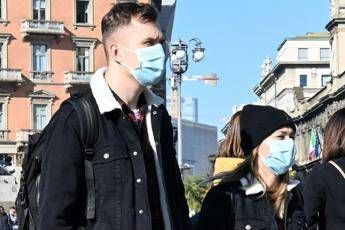 Coronavirus, mascherina non serve se distanza è di 1 metro