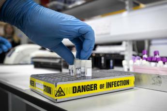 Mantovani: Test anticorpi non danno patente di immunità
