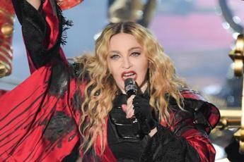 Sono caduta, sono una bambola rotta, il post di Madonna