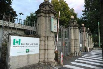Focolaio covid al Sacco di Milano, positivi medico e infermieri Focolaio covid al Sacco di Milano, positivi medico e infermieri