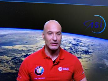 Coronavirus, l'astronauta Luca Parmitano: Non farsi prendere dal panico