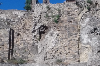 Pompei, distaccata porzione esterna di una parete
