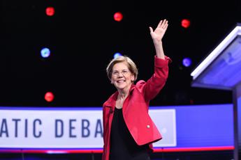 Usa, Elizabeth Warren si ritira da corsa a Casa Bianca