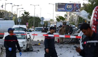 Tunisia, kamikaze si fa esplodere vicino all'ambasciata Usa