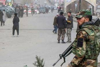 Attacco a Kabul, almeno 27 morti