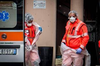 Coronavirus, Di Maio ringrazia medici e infermieri Coronavirus, Di Maio ringrazia medici e infermieri