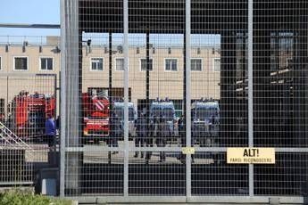 Coronavirus, rivolta in carcere Modena: Morto un detenuto Coronavirus, rivolta in carcere Modena: Morto un detenuto