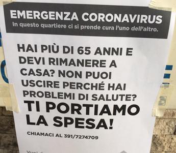 Coronavirus, a Roma quartieri solidali: spesa e consulenze gratis grazie a volontari