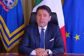 Coronavirus, Conte: Multe da 400 a 3000 euro Coronavirus, Conte: Multe da 400 a 3000 euro