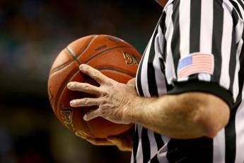 Coronavirus, giocatore positivo e Nba sospende campionato Coronavirus, giocatore positivo e Nba sospende campionato
